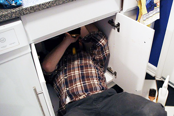 Rowlett plumber installs a garbage disposal